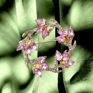 Pink Rhinestone Wreath Brooch